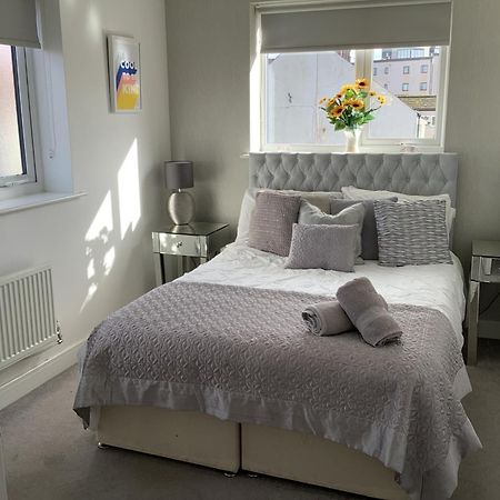 Luxury Riverside 2 Bedroomed Apartment With Balcony Newport  Esterno foto