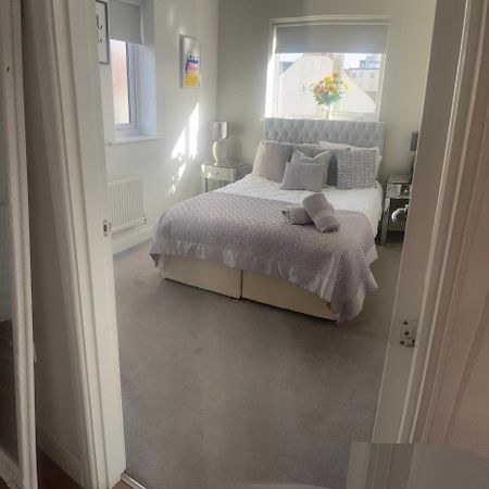 Luxury Riverside 2 Bedroomed Apartment With Balcony Newport  Esterno foto