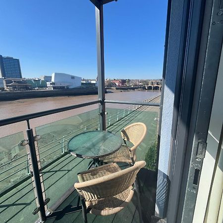Luxury Riverside 2 Bedroomed Apartment With Balcony Newport  Esterno foto