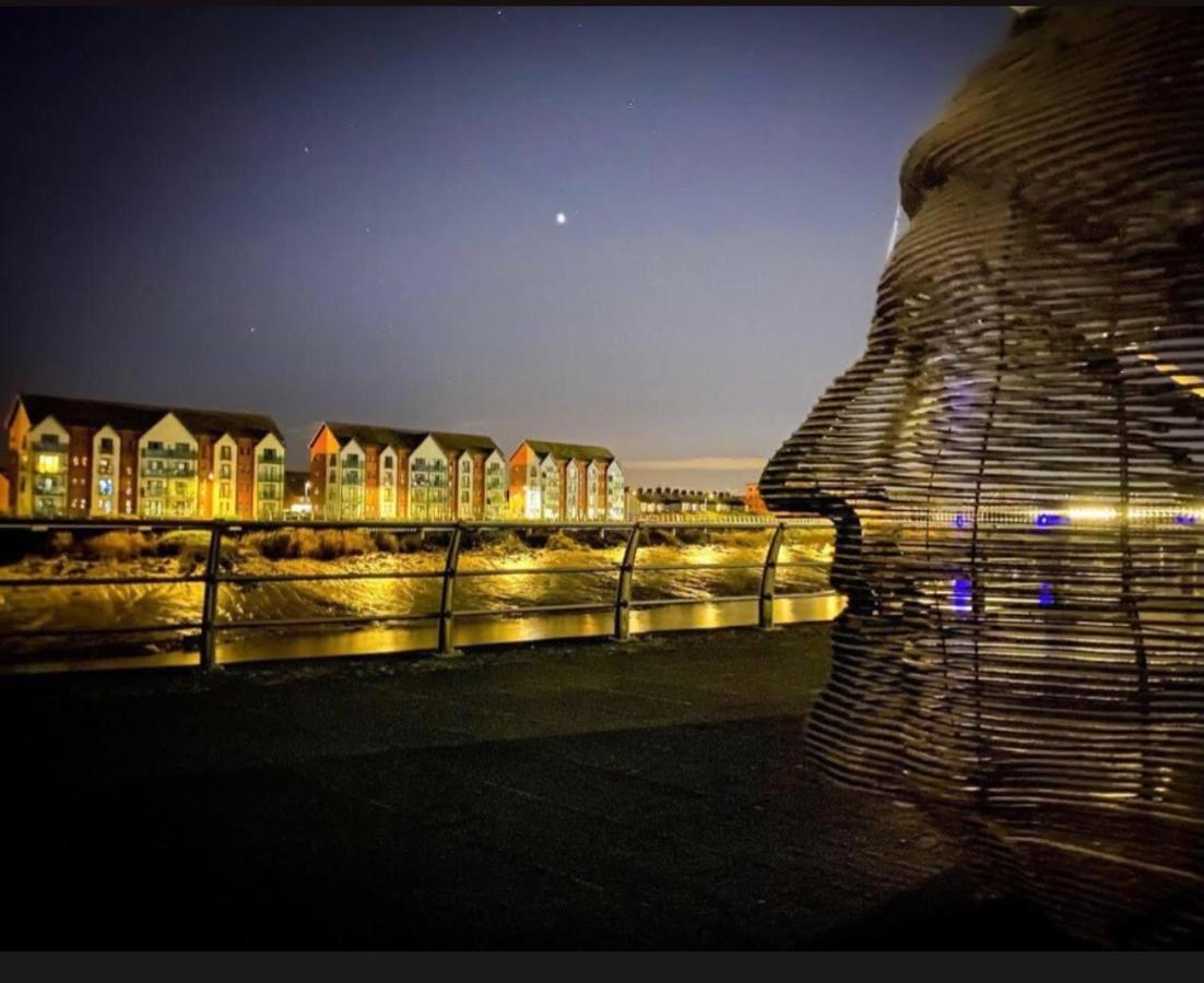 Luxury Riverside 2 Bedroomed Apartment With Balcony Newport  Esterno foto