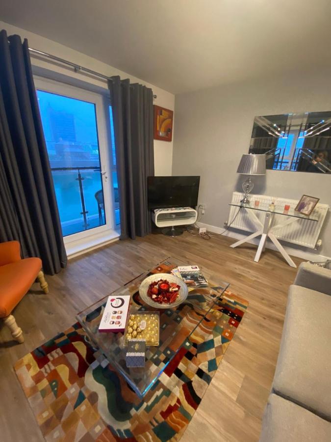 Luxury Riverside 2 Bedroomed Apartment With Balcony Newport  Esterno foto