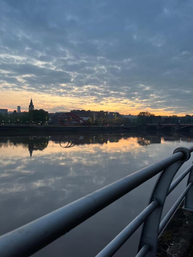 Luxury Riverside 2 Bedroomed Apartment With Balcony Newport  Esterno foto