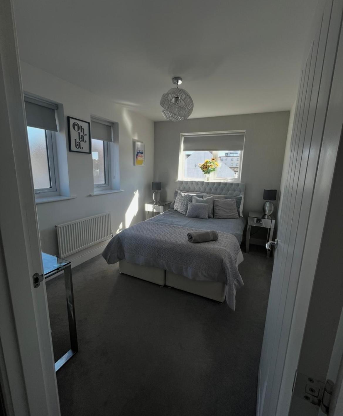 Luxury Riverside 2 Bedroomed Apartment With Balcony Newport  Esterno foto