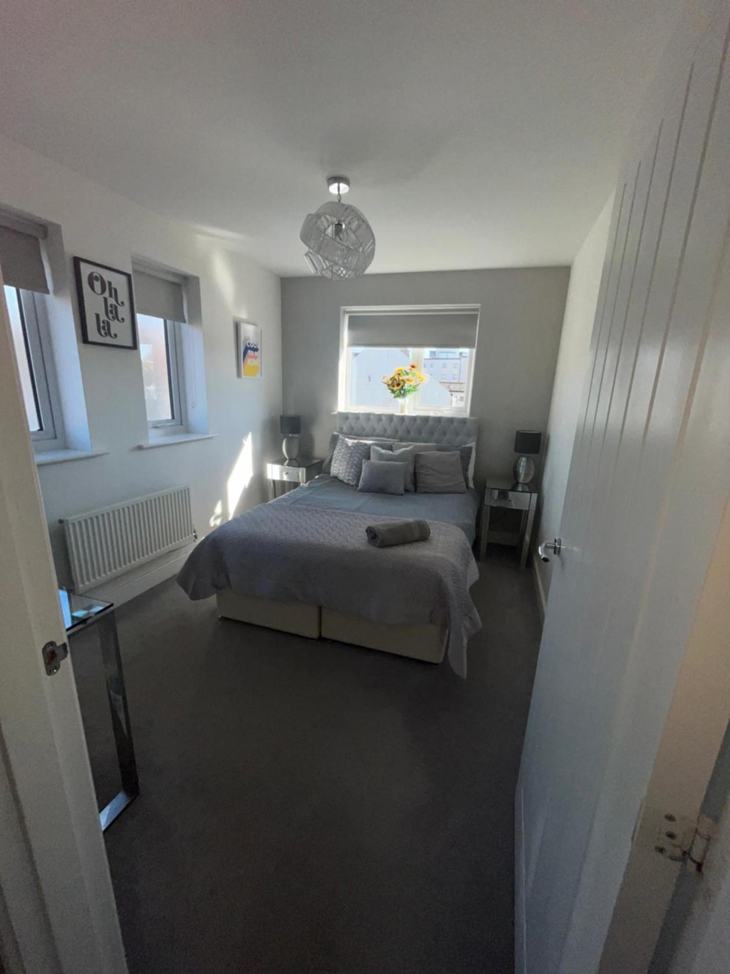 Luxury Riverside 2 Bedroomed Apartment With Balcony Newport  Esterno foto