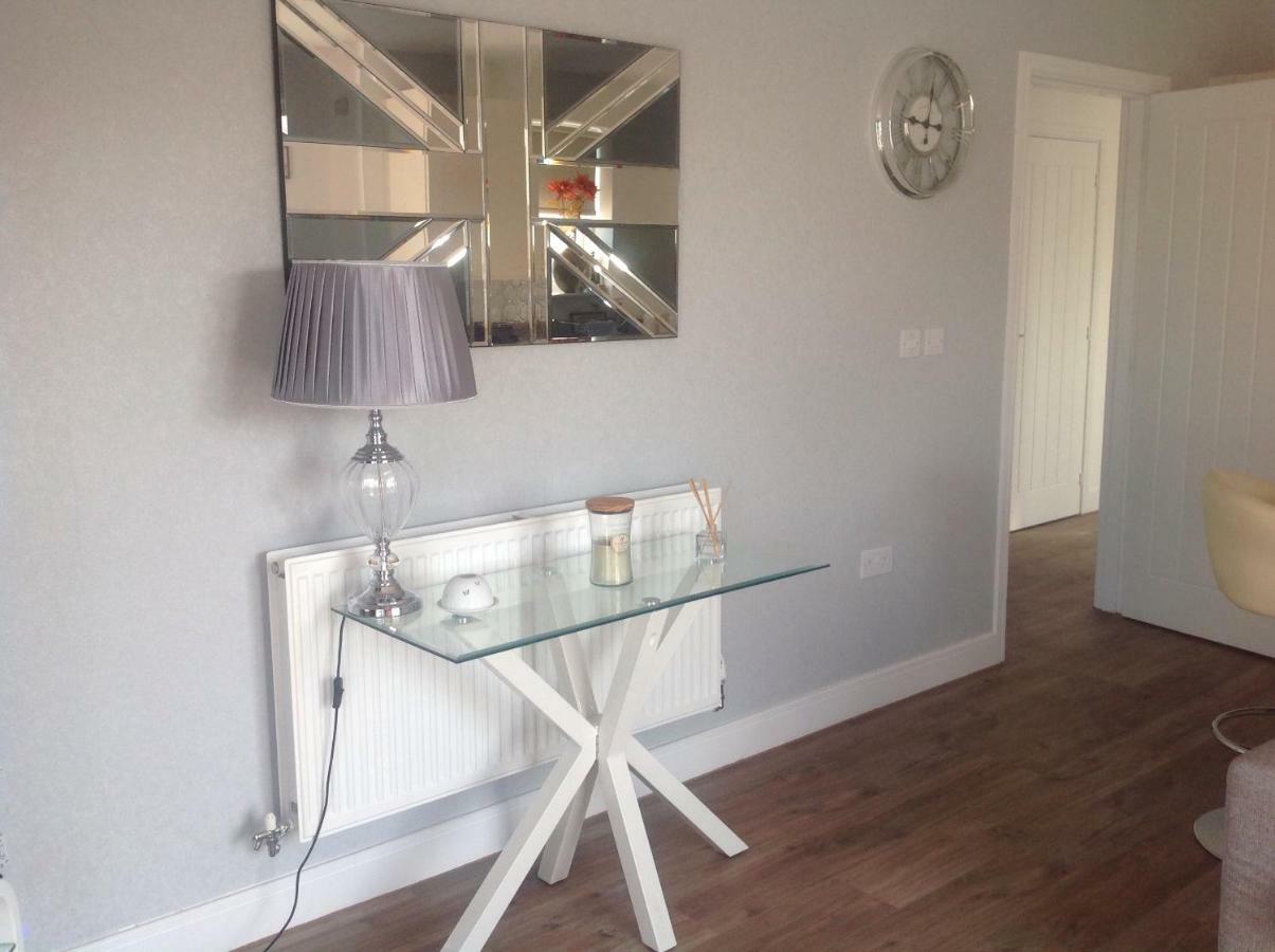 Luxury Riverside 2 Bedroomed Apartment With Balcony Newport  Esterno foto