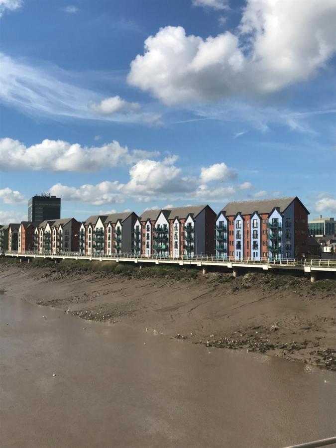 Luxury Riverside 2 Bedroomed Apartment With Balcony Newport  Esterno foto