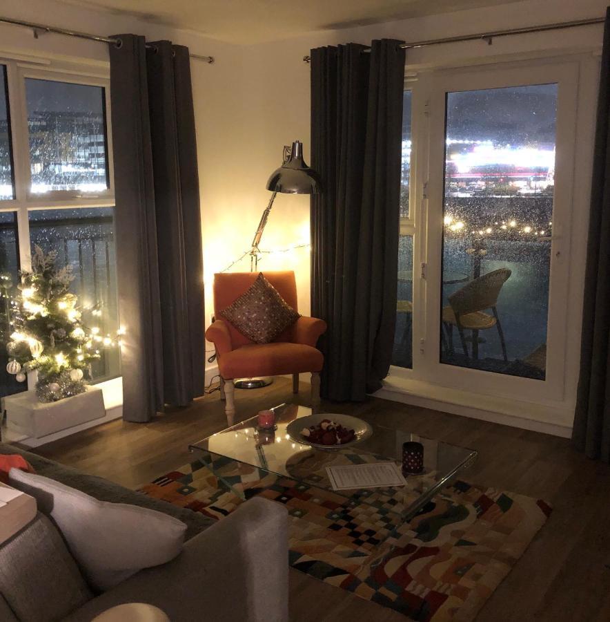 Luxury Riverside 2 Bedroomed Apartment With Balcony Newport  Esterno foto